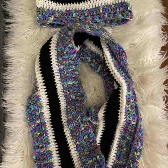 Handmade crochet infinity scarf and head band warmer set - Picture 5 of 5